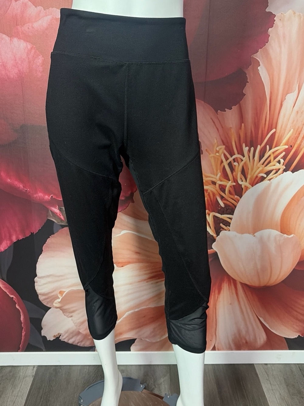Anne Klein Women’s Black Cropped Leggings Sheer Mesh Hem XL Active Stretch